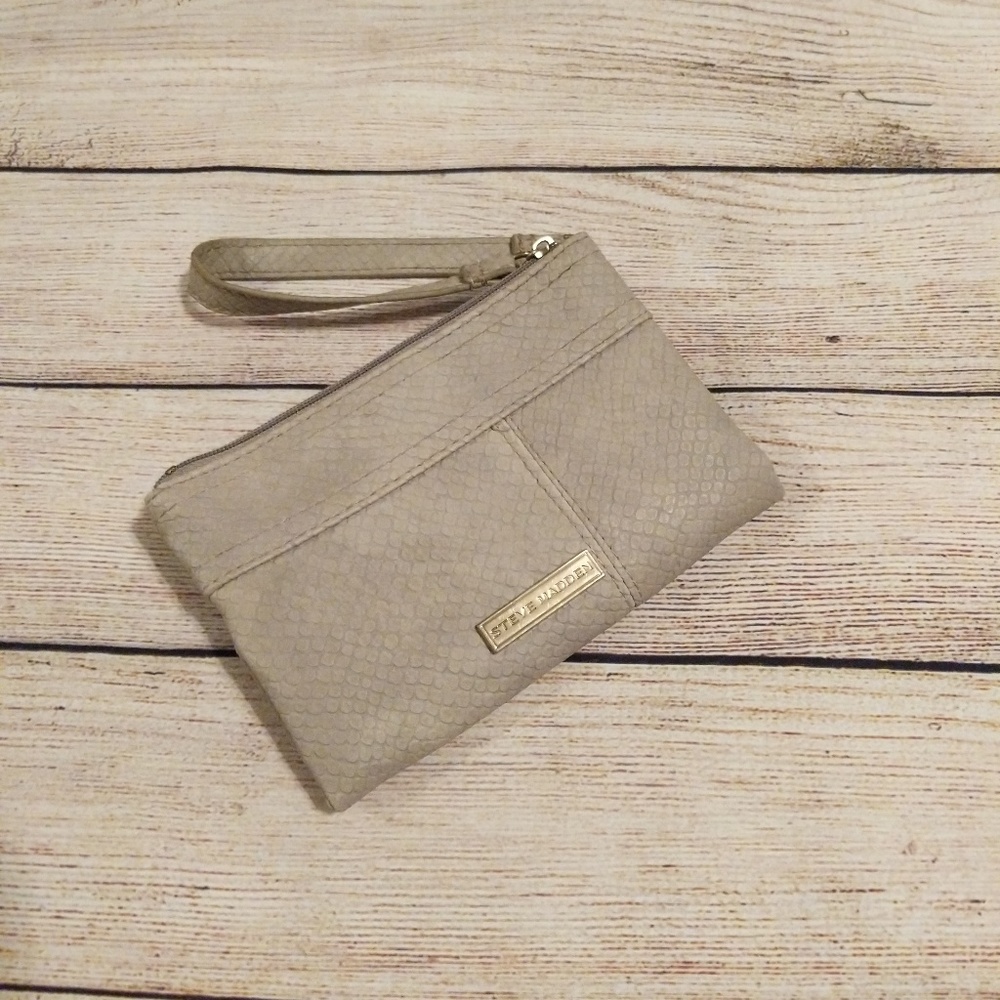 Steve Madden wristlet